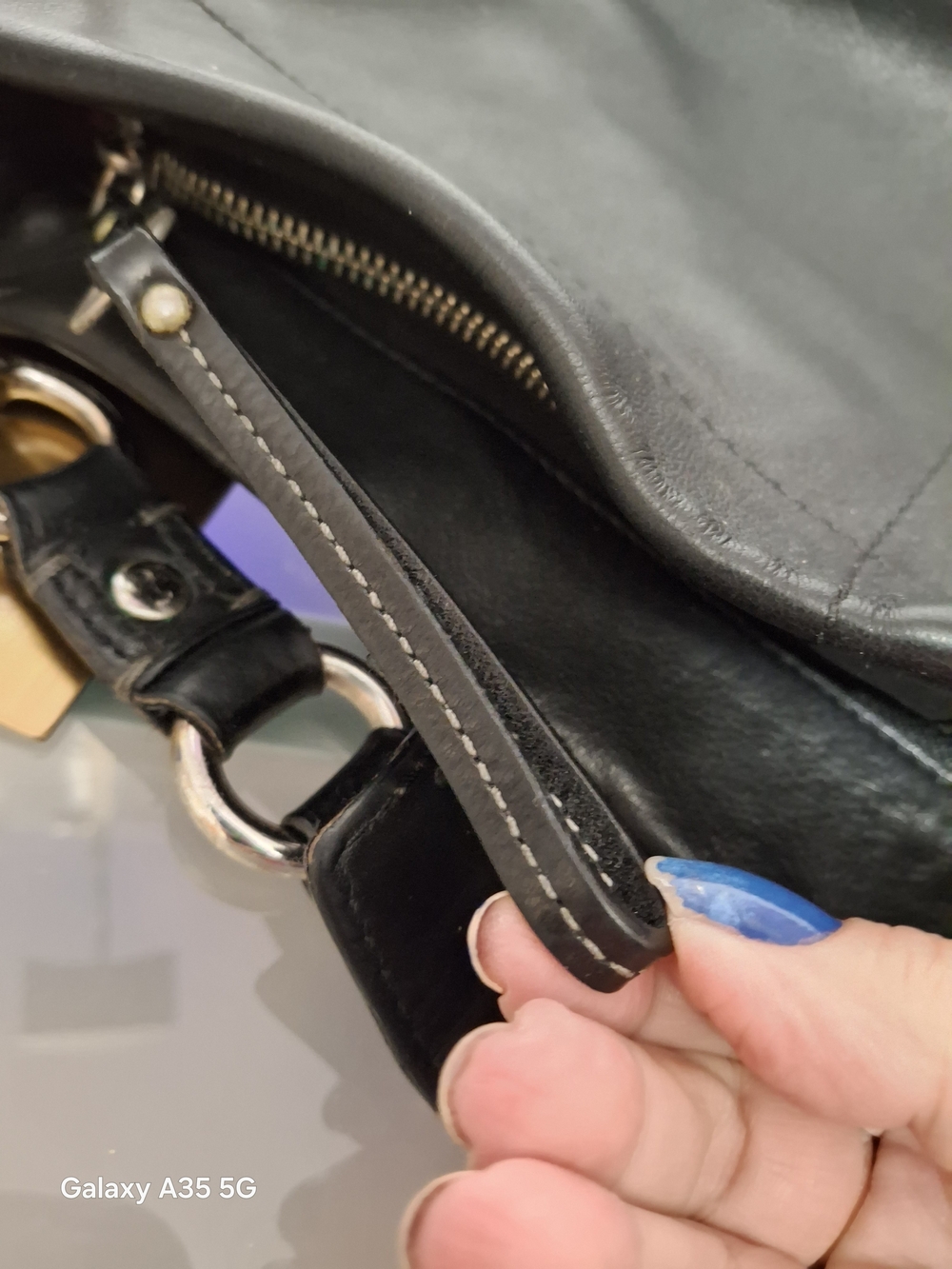 Coach Carly Classic Black Leather Hobo Shoulder Bag - Timeless Everyday Style - Picture 16 of 16